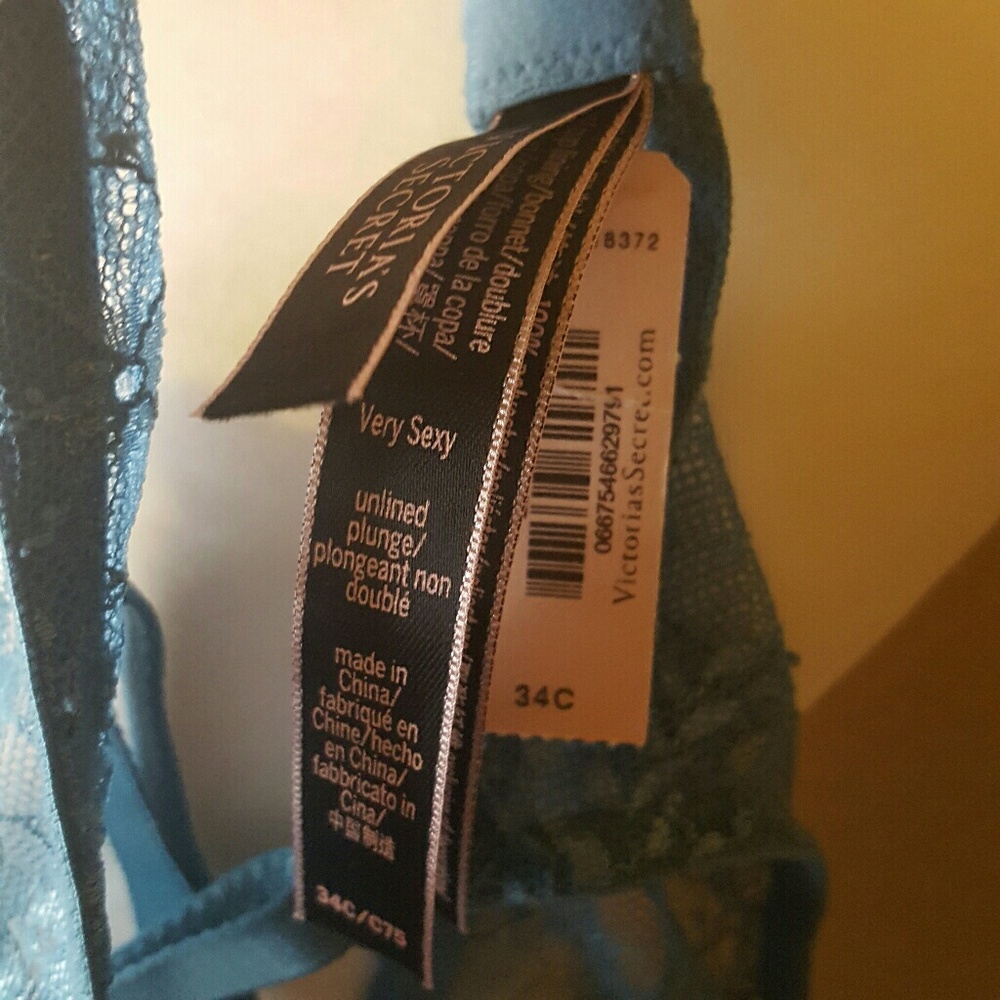 Victoria's Secret Very Sexy Unlined Plunge NWT - Picture 8 of 8
